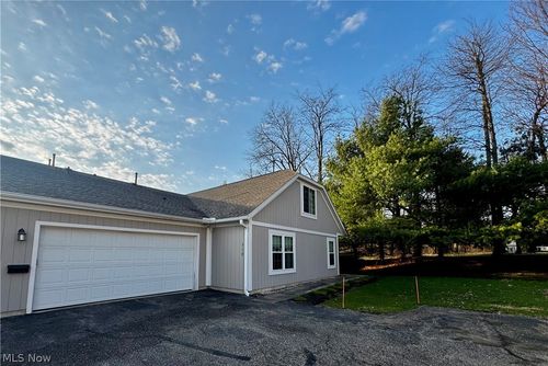 318 Millennium Dr, Tallmadge, OH, 44278-1086 | Card Image