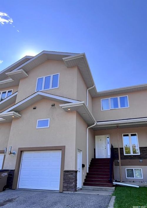 2-211 20th St W, Prince Albert, SK, S6V4G5 | Card Image