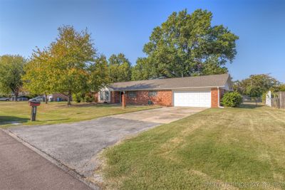 1218 S 103rd East Avenue, House other with 3 bedrooms, 2 bathrooms and null parking in Tulsa OK | Image 3