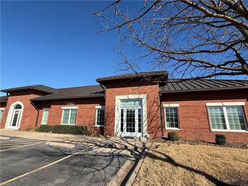 3704 W Southern Hills Blvd, Rogers, AR, 72758-8041 | Card Image