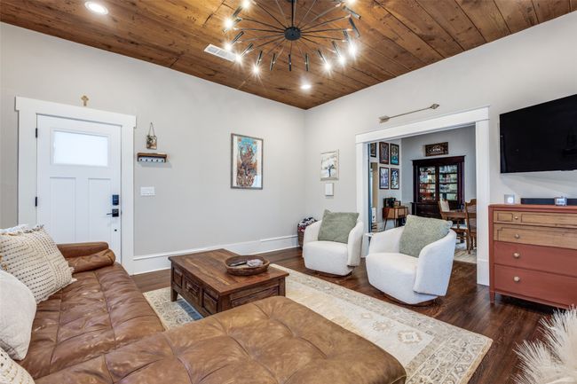 705 S Glasgow Dr, House other with 3 bedrooms, 2 bathrooms and null parking in Dallas TX | Image 4