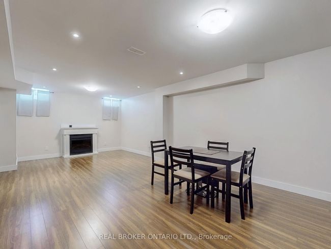 BSMT - 42 Fossil St, House other with 2 bedrooms, 1 bathrooms and 1 parking in Brampton ON | Image 4