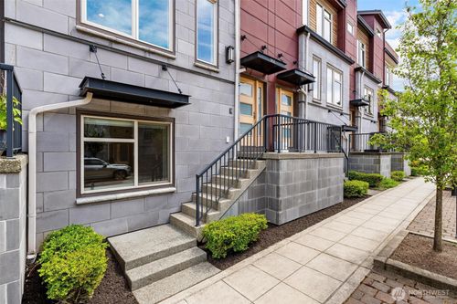 966 6th Ave Ne, Issaquah, WA, 98029-5458 | Card Image
