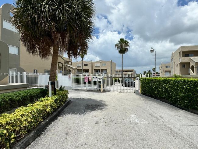 APT-201 - 2620 W 76 Th St, Condo with 2 bedrooms, 2 bathrooms and null parking in Hialeah FL | Image 28