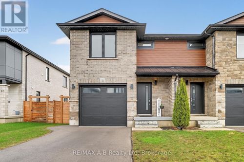 31 Trailside Drive, St Marys, ON, N4X0A8 | Card Image