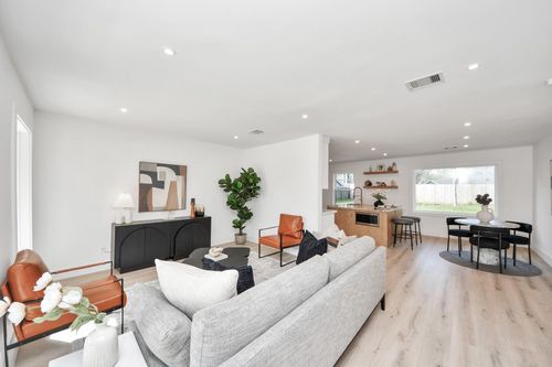 2318 Hialeah Dr, Houston, TX, 77018-4616 | Card Image