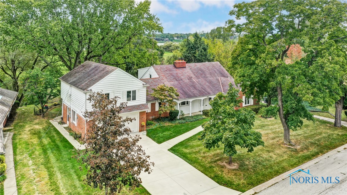 Manitou Dr, Maumee, OH 43537