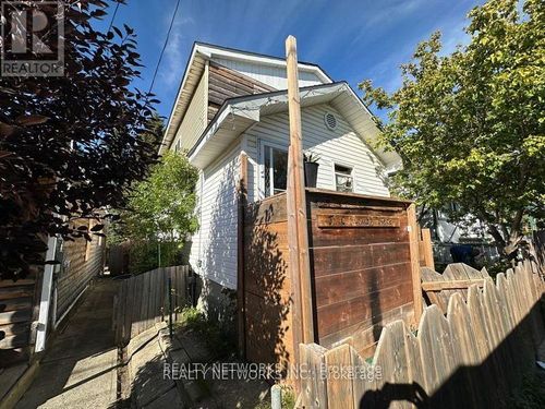 111 Croatia Ave, Schumacher, ON, P0N1G0 | Card Image