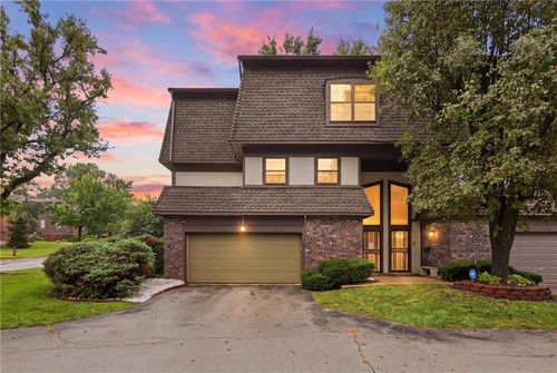 8-10162 Locust St, Kansas City, MO, 64131-4222 | Card Image
