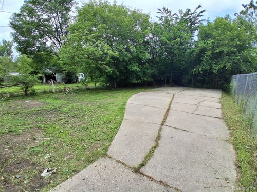 8653 Braile St, Detroit, MI, 48228-2809 | Card Image