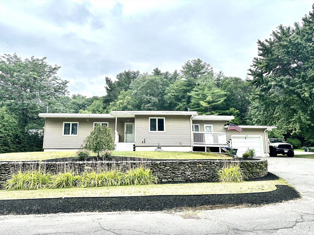 Regina Dr, Leominster, MA 01453
