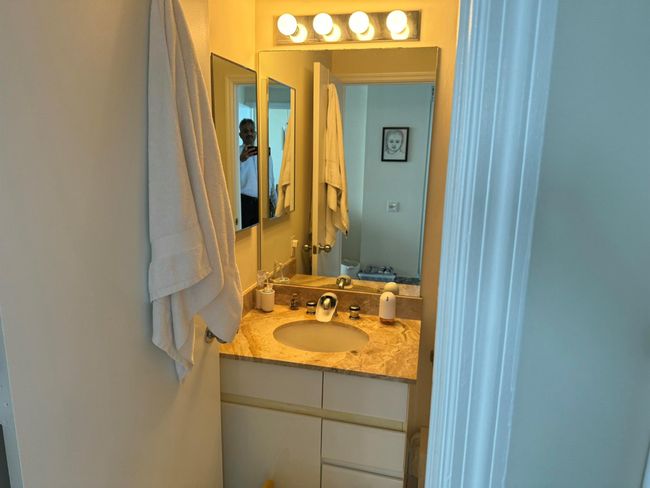 APT-1912 - 888 Brickell Key Dr, Condo with 2 bedrooms, 3 bathrooms and null parking in Miami FL | Image 24