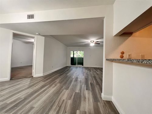 apt-32-3005 Walnut Bend Ln, Houston, TX, 77042-3309 | Card Image