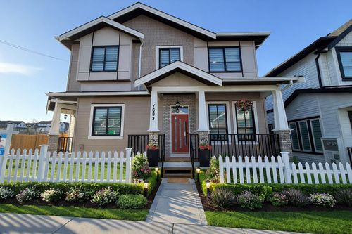 7683 197 St, Langley, BC, V2Y3T4 | Card Image