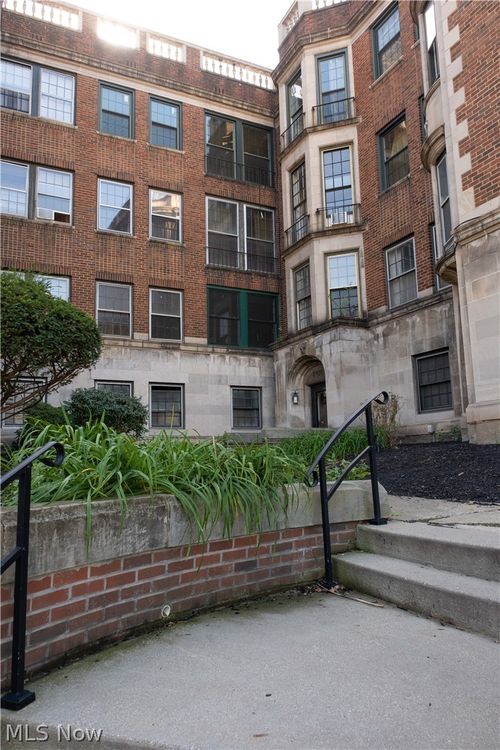 d6-11426 Cedar Glen Pkwy, Cleveland, OH, 44106-2656 | Card Image