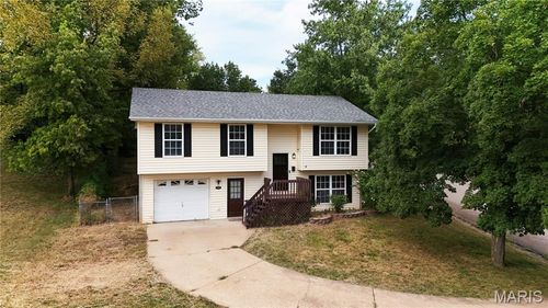 300 Valley Pl, De Soto, MO, 63020-1260 | Card Image