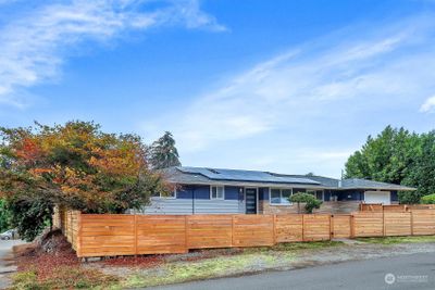 LARGE CORNER LOT FULLY FENCED | Image 2