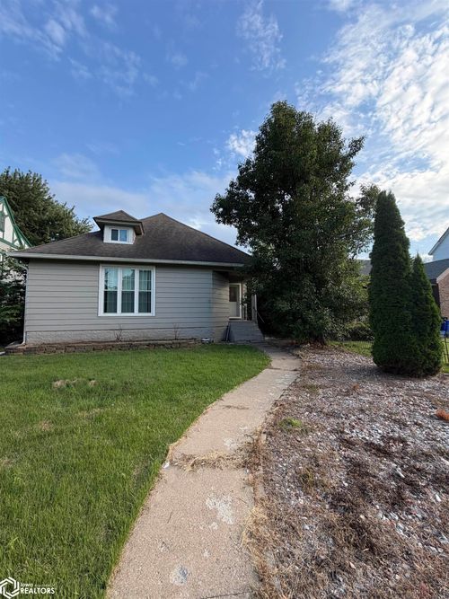 176 E Alta Vista Ave, Ottumwa, IA, 52501-1411 | Card Image