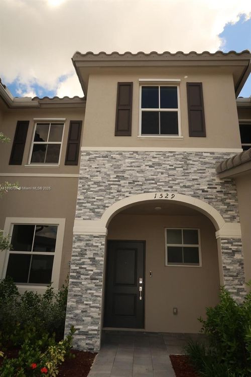 1529 Se 27th Rd, Homestead, FL, 33035-2526 | Card Image