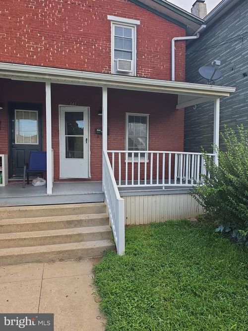 243 E Valley Rd, COATESVILLE, PA, 19320-3033 | Card Image