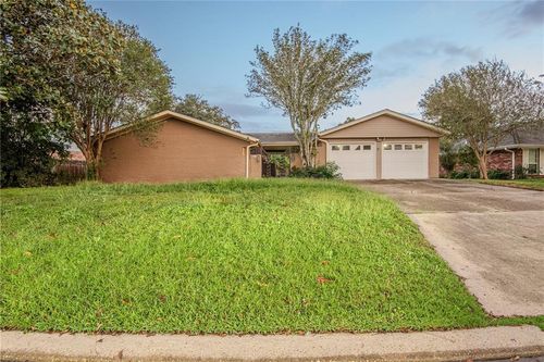 307 Schlief Dr, Belle Chasse, LA, 70037-2422 | Card Image