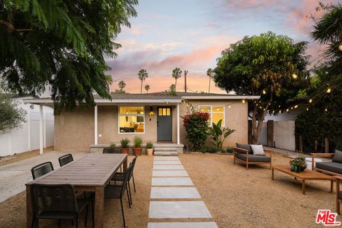 670 Olive St, Venice, CA, 90291-4720 | Card Image