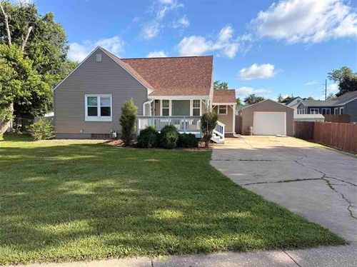 1818 B Nw, Cedar Rapids, IA, 52405 | Card Image