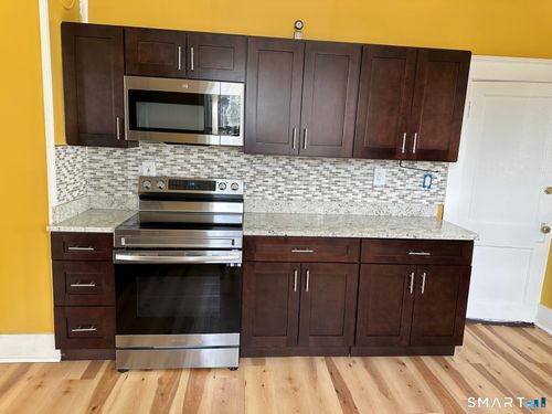 18 Taylor St, Torrington, CT, 06790-6435 | Card Image