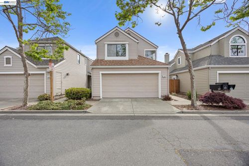 1068 Foster St, Alameda, CA, 94502-7901 | Card Image