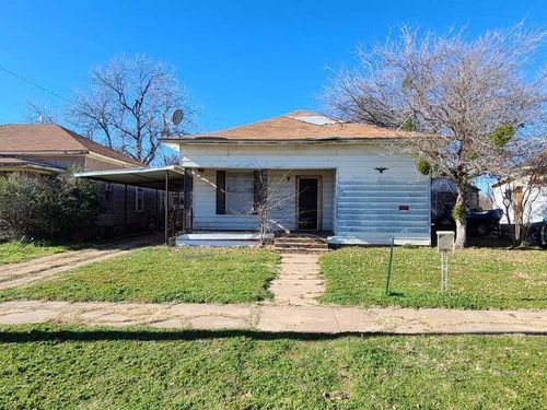 509 N Waggoner St, Electra, TX, 76360-2135 | Card Image