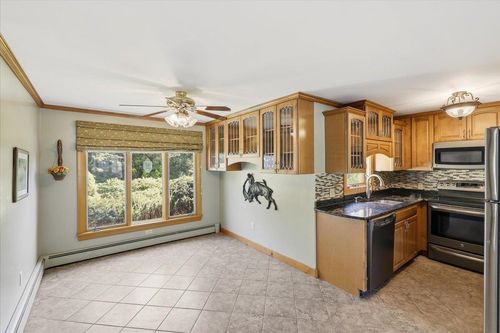 18 Crescent Ave, Dover, NH, 03820-2715 | Card Image