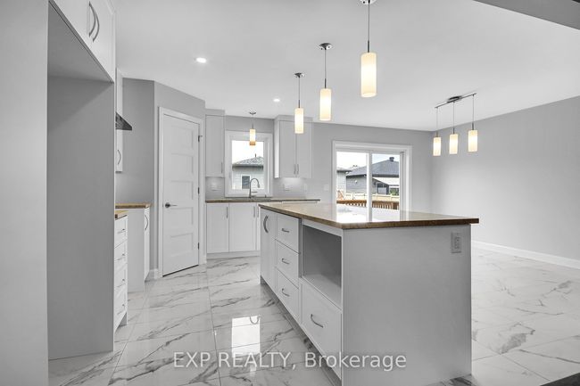 647 Parkview Terr, House other with 4 bedrooms, 4 bathrooms and 6 parking in Russell ON | Image 7