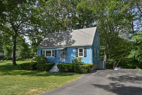 58 Oak St, North Billerica, MA, 01862-1916 | Card Image