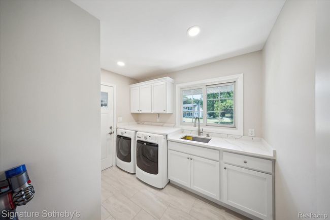 30-2200-Brenthaven-Dr-Bloomfield-Hills-MI-48304-WindowStill-36.jpg | Image 27