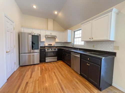 2 Fieldstone Dr, New Paltz, NY, 12561-3103 | Card Image