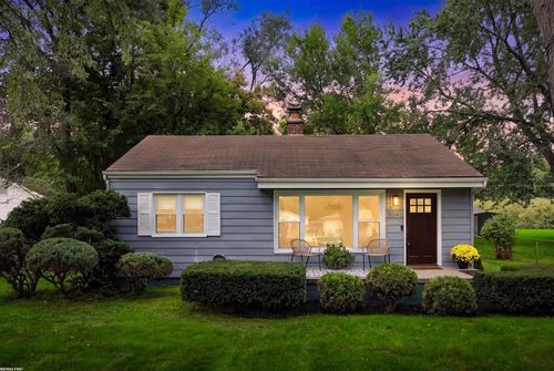 8241 Russell St, Shelby Twp, MI, 48317-5356 | Card Image