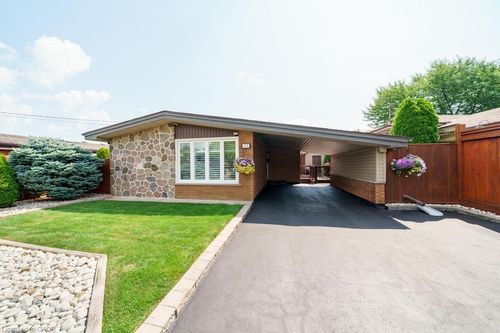 117 Sunrise Dr, Hamilton, ON, L8K4C5 | Card Image