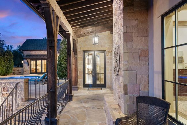 Beautiful wrap around balcony | Image 48