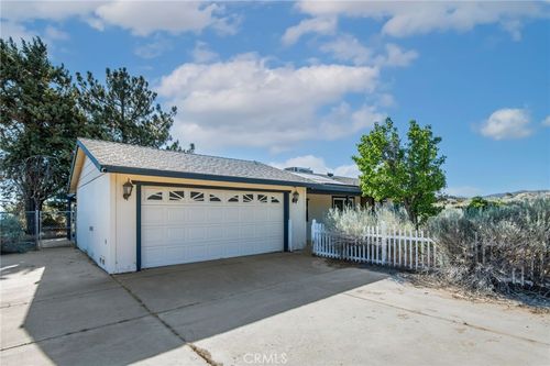 8623 Gobi Rd, Phelan, CA, 92371 | Card Image