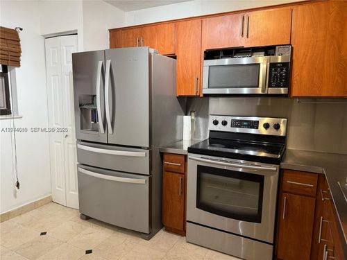 206-17-20800 Ne 8th Ct, Miami, FL, 33179-2065 | Card Image