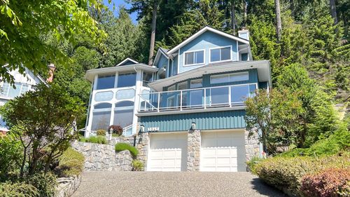 3945 Braemar Pl, North Vancouver, BC, V7N4M8 | Card Image