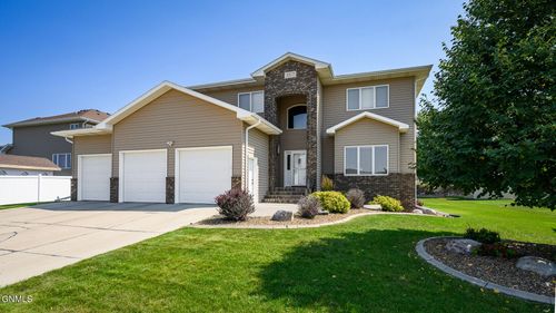 3517 Daytona Dr, Bismarck, ND, 58503-1711 | Card Image