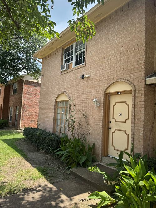 1-82 E Mountain Creek Ct, Grand Prairie, TX, 75052-5986 | Card Image