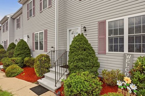 18-5239 N Main St, Fall River, MA, 02720-7933 | Card Image