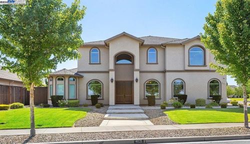 4121 Country Walk Ln, Turlock, CA, 95382-7450 | Card Image