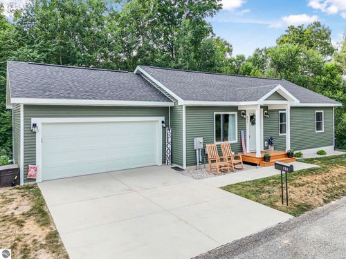 431 Kingsley Ridge Dr, Kingsley, MI, 49649-9477 | Card Image