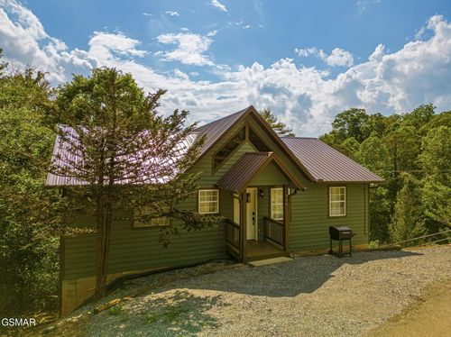 916 Hideaway Hills Cir, Sevierville, TN, 37862-2728 | Card Image