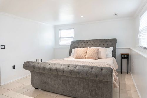 213 N Idlewild Ave, Mundelein, IL, 60060-2039 | Card Image