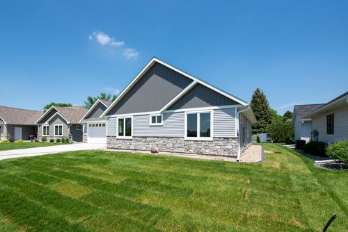 216 Dancing Waters Cir, Mankato, MN, 56001-8782 | Card Image