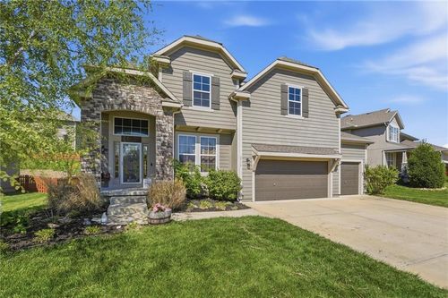 2776 W Sitka Dr, Olathe, KS, 66061-6849 | Card Image